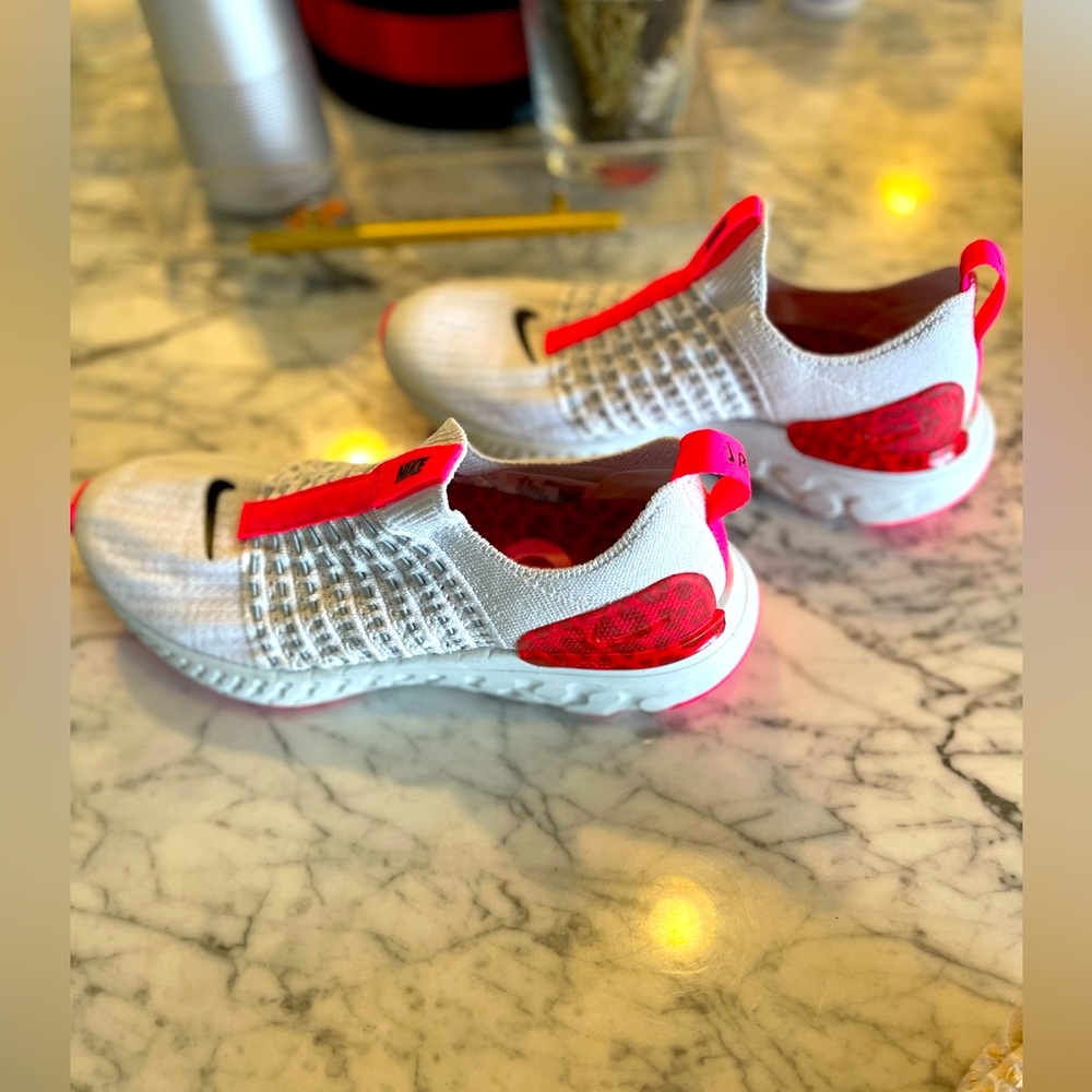 Women’s Nike React Phantom Run Flyknit 2, Size 8
